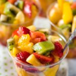 سلطة فواكه مع قشطة و عسل